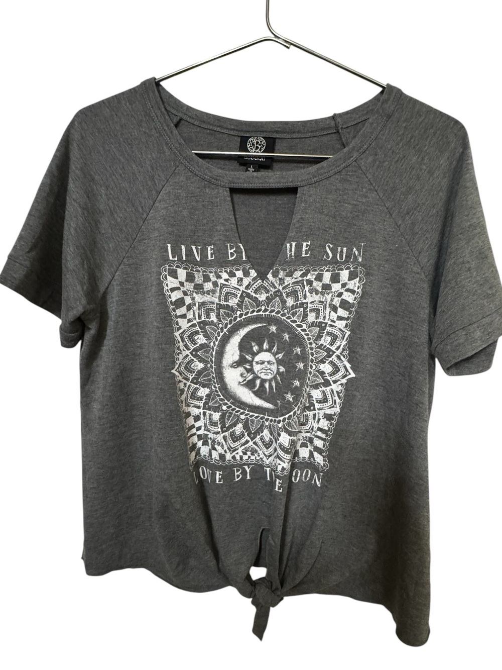 Gray Graphic Knot-Front Tee Live By The Sun Love By The Moon Women’s L BOHO
